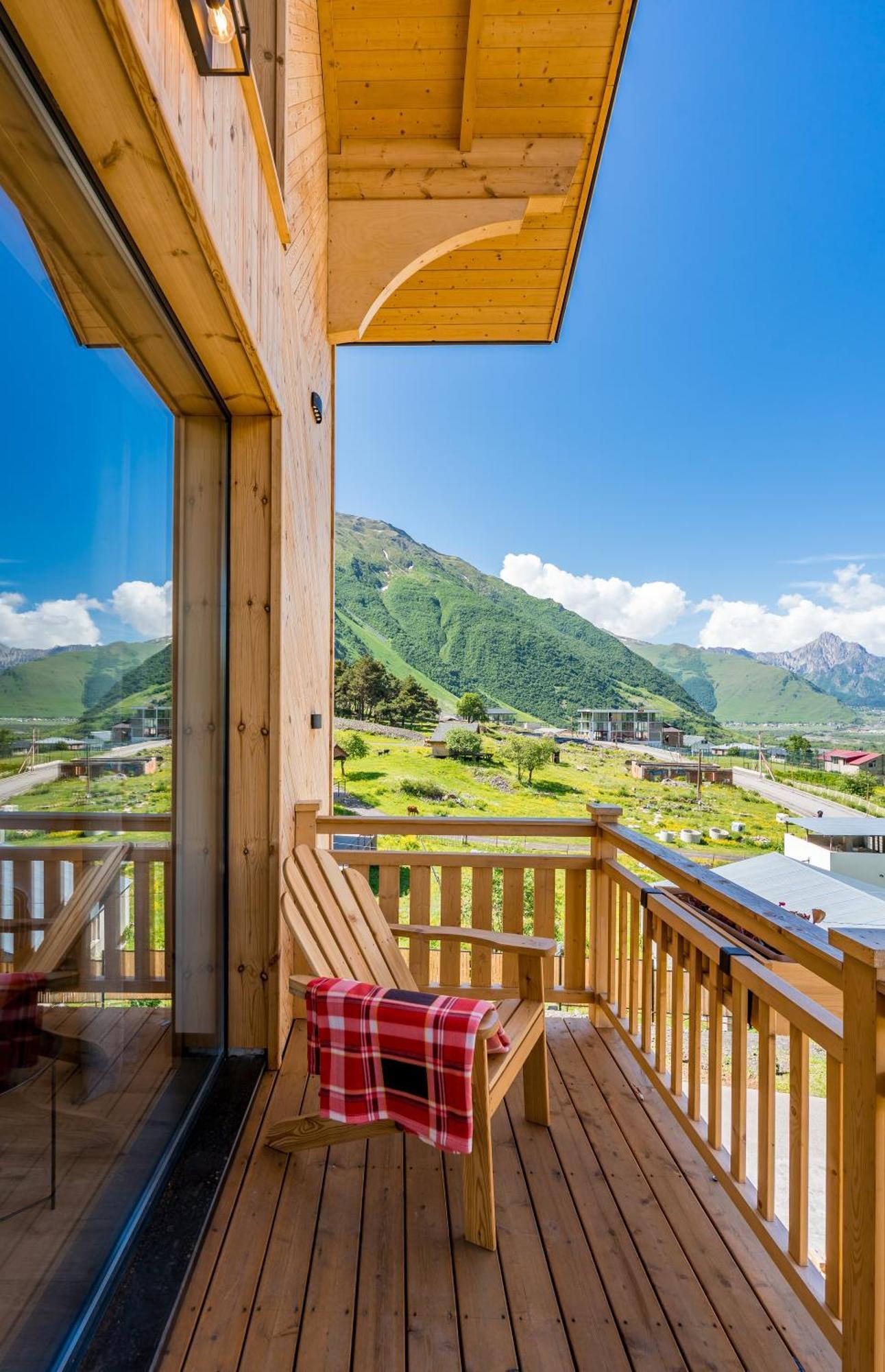 1740 Boutique Hotel Kazbegi Exterior photo